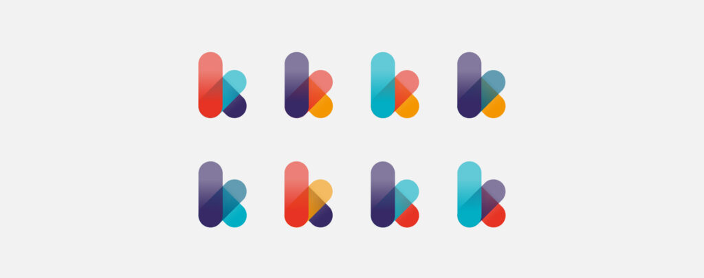Das Bild zeigt eine Reihe von acht ähnlichen, abstrakten Logos, die jeweils aus drei überlappenden, abgerundeten Formen bestehen und an den Buchstaben "b" oder "k" erinnern. Die Farbkombinationen variieren in jedem Logo, wobei Rottöne, Lila, Blau und Orange in verschiedenen Nuancen verwendet werden, um durch Überlagerung neue Farbtöne zu erzeugen. Die Logos sind auf einem hellgrauen Hintergrund angeordnet.