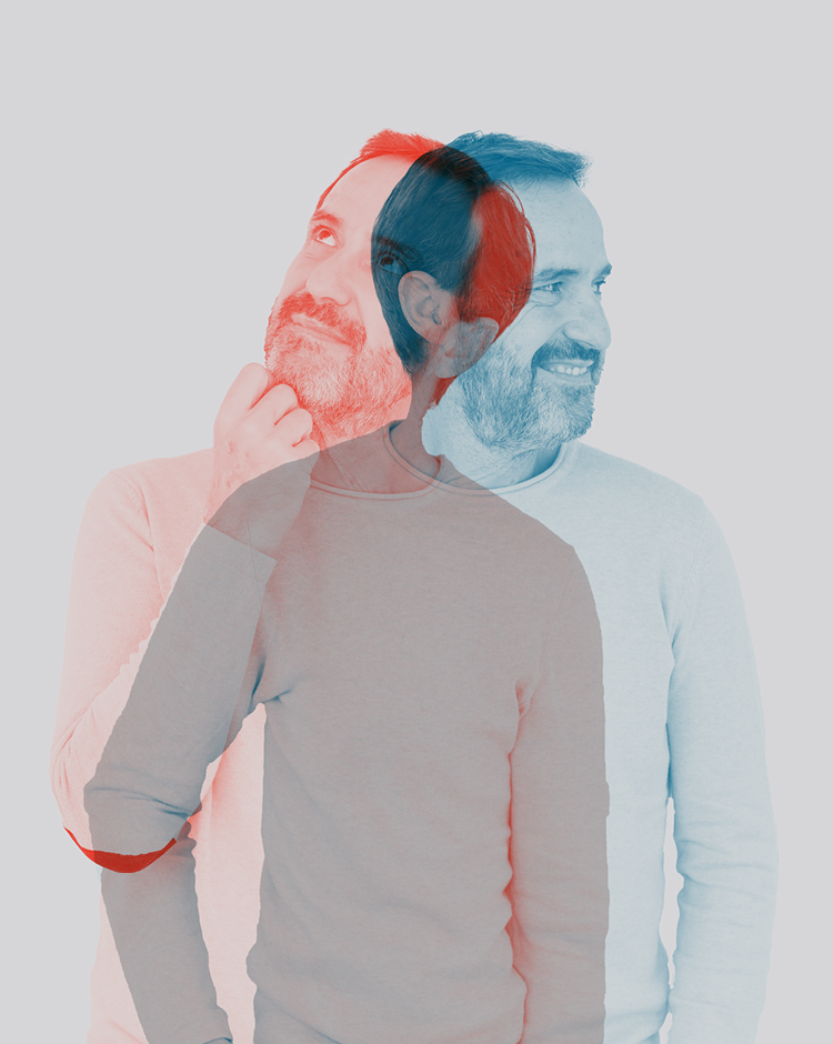 Mann mit Bart in blauer und roter Farbe