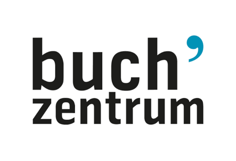 „Logo mit dem Schriftzug ‚buch' zentrum‘ in Schwarz und einem blauen Komma-Symbol über dem ‚h‘.“